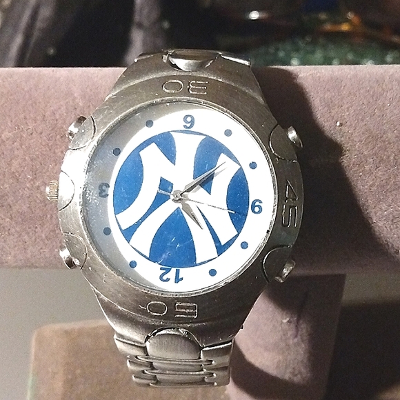 Men New York Yankees pinstripe Titan Watch - Picture 1 of 5